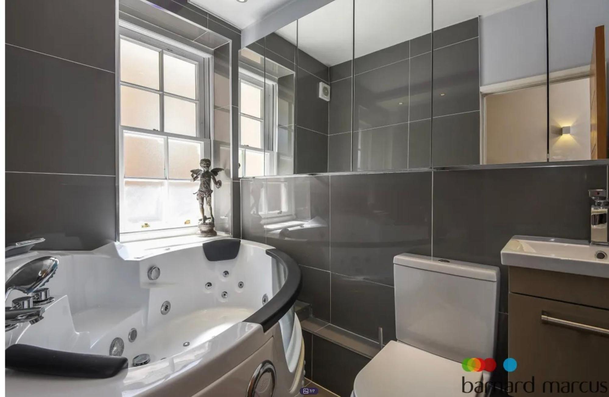 Covent Garden Two Bedroom Flat London Bagian luar foto